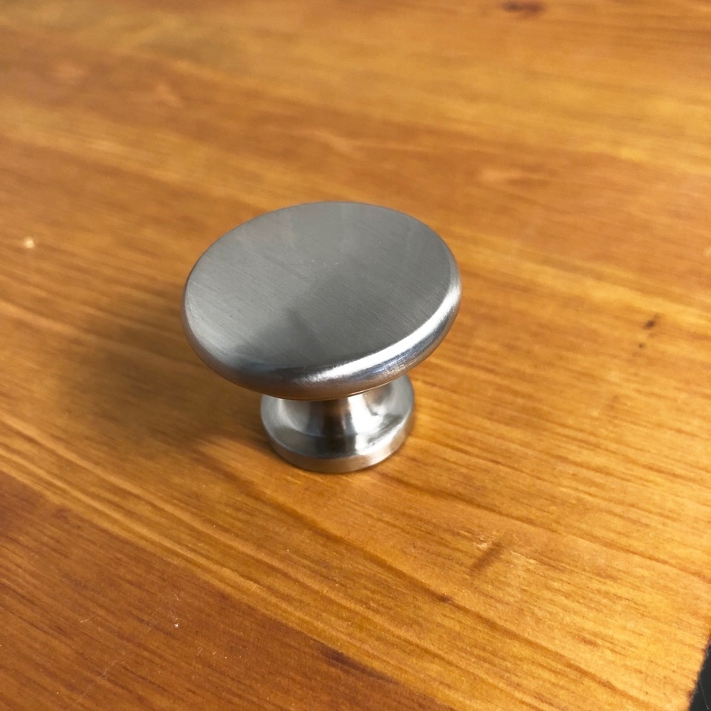 ♦️SOLD♦️Set of 10 satin nickel knobs (NWT)